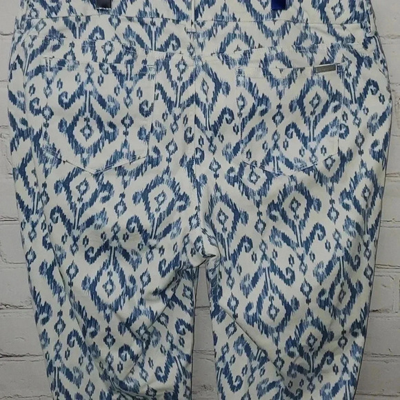 Chico’s So Slimming Stretch Blue and White Ikat Patterned Jeans Size 2.5 - Picture 8 of 16